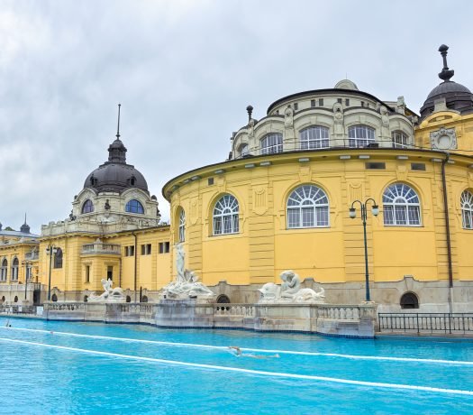 Les Bains Szechenyi à Budapest, Hongrie